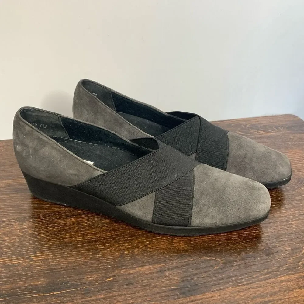 Munro American Suede Low Wedge Shoe Size 8 Narrow
